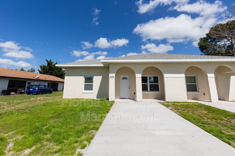 Poinciana House: 309 Dundee Dr