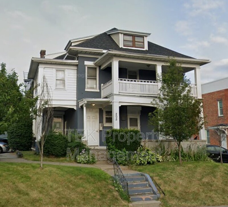 Rochester House: 205 Lake Avenue