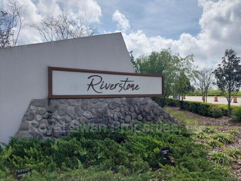 Lakeland House: 5619 Siltstone Street