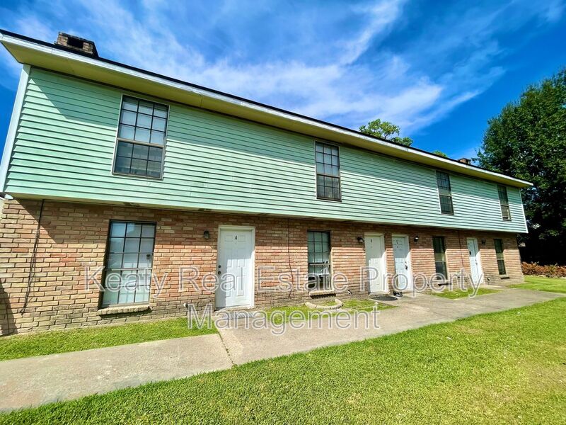 Lafayette House: 118 C Country Lane