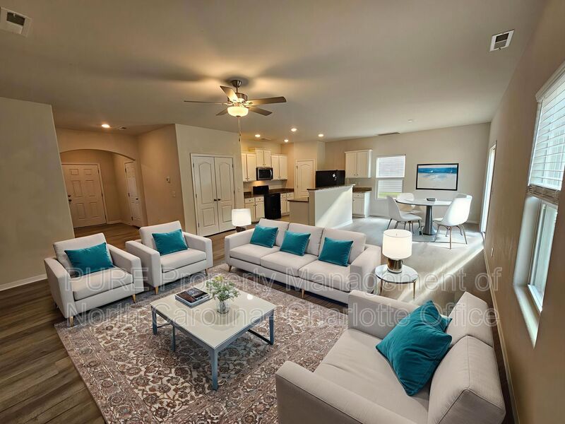 Charlotte House: 7015 Amberly Hills Rd