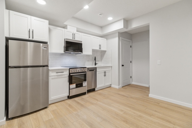 Edmonton House: 21003 25 Avenue Northwest