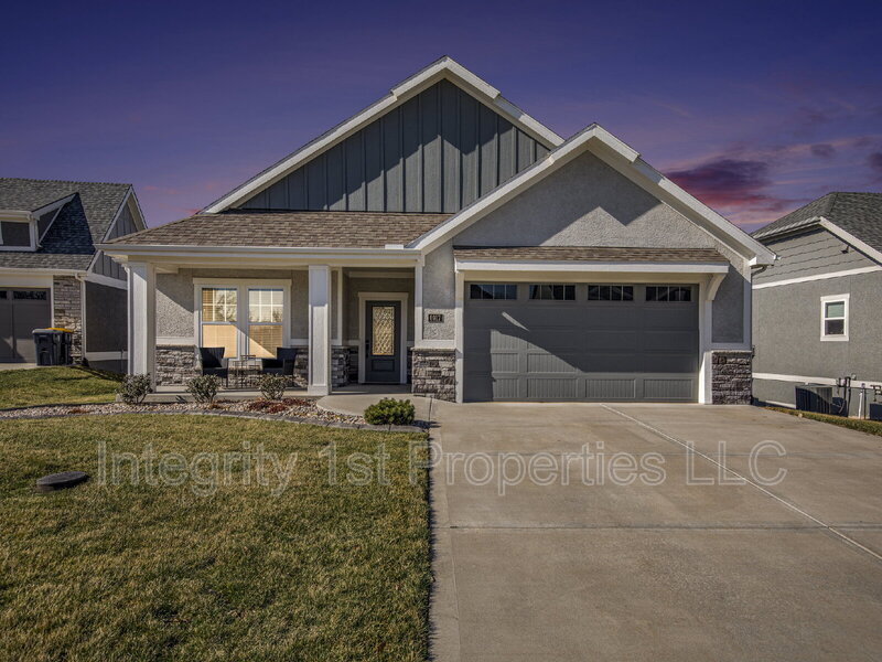 Kansas City House: 6917 Northeast 70th Street