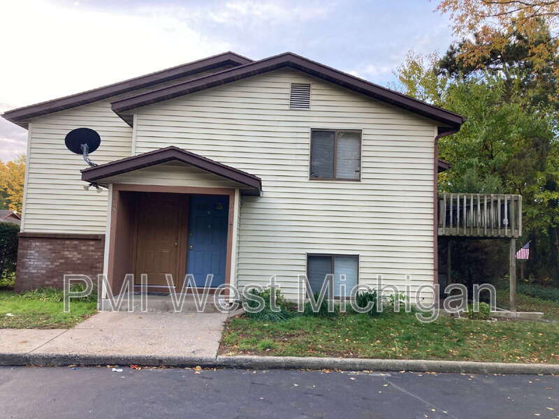 Grand Rapids Townhome: 6043 In The Pines Dr SE