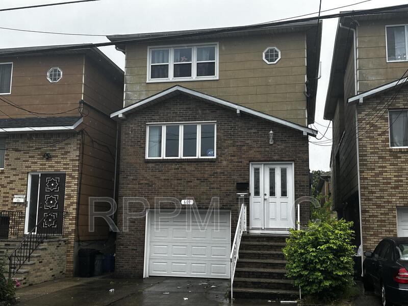 Harrison Condo: 609 Sussex St #1