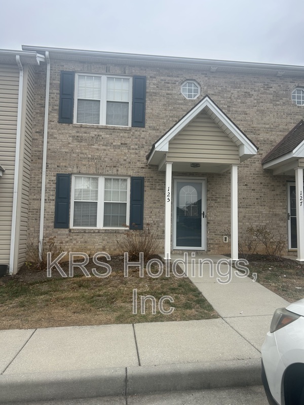 Bridgewater Townhome: 125 Joyce St