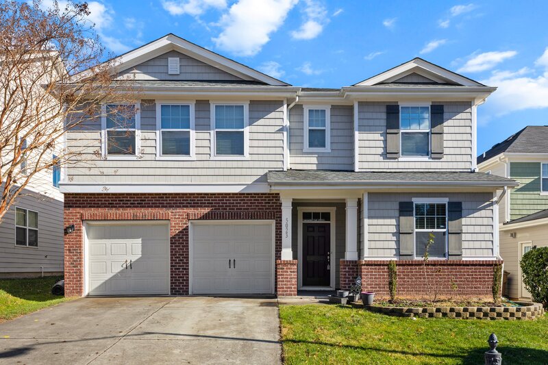 Cary House: 5023 Lake Grove Boulevard