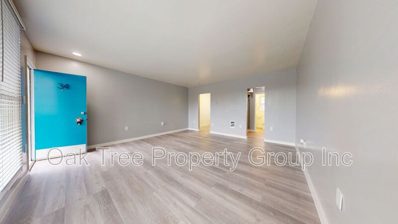 Oakland House: 444 28th St