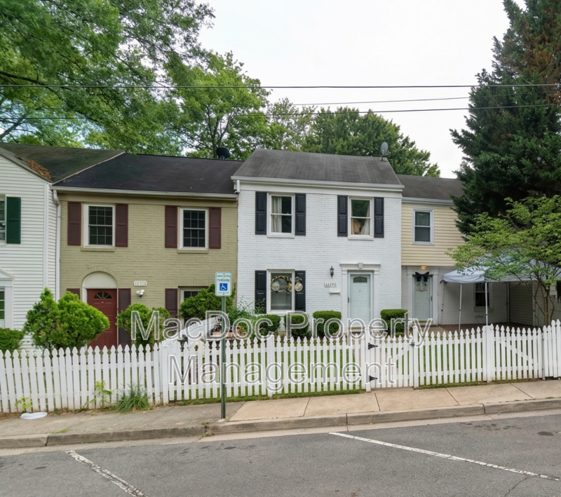 Manassas Townhome: 9209 Hood Rd