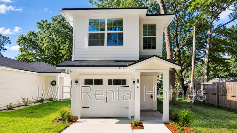 Jacksonville House: 8816 Jasper Ave