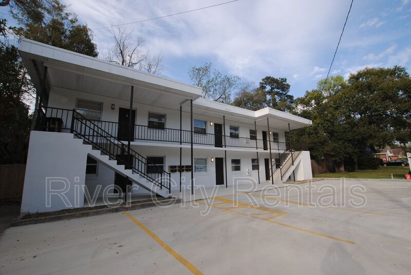 Jacksonville House: 2975 Dellwood Ave
