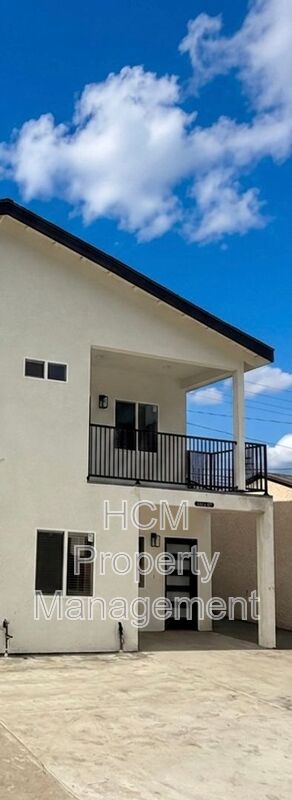 Lakewood House: 5233 Bellflower Blvd