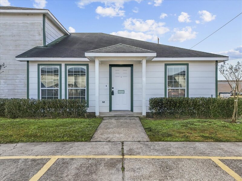 Dickinson Townhome: 2110 Roatan Calle