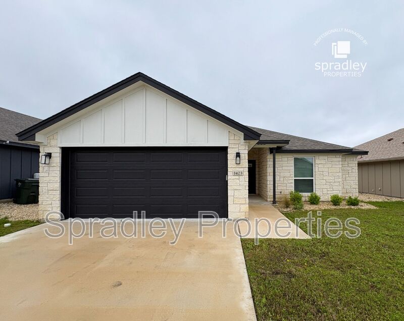 Temple House: 1423 Fiddle Wood Wy
