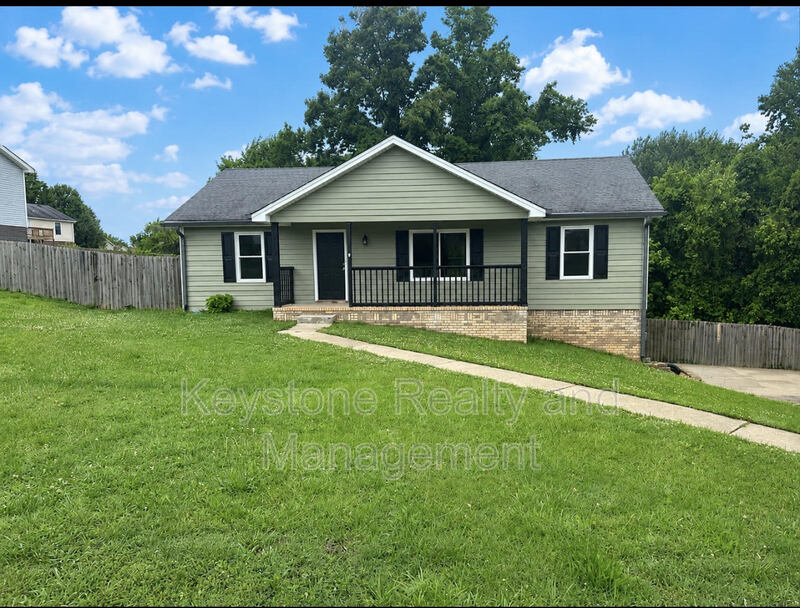 Clarksville House: 1318 Chucker Dr.