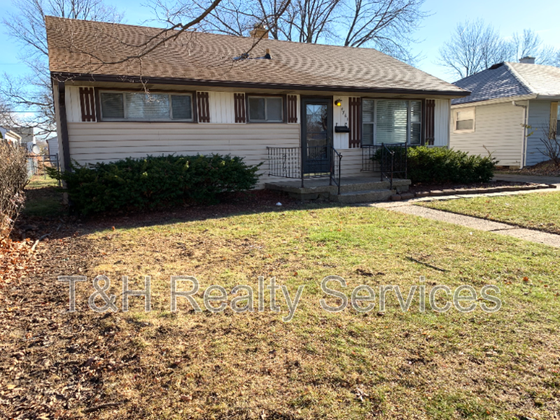 Lawrence House: 4761 Wellington Avenue