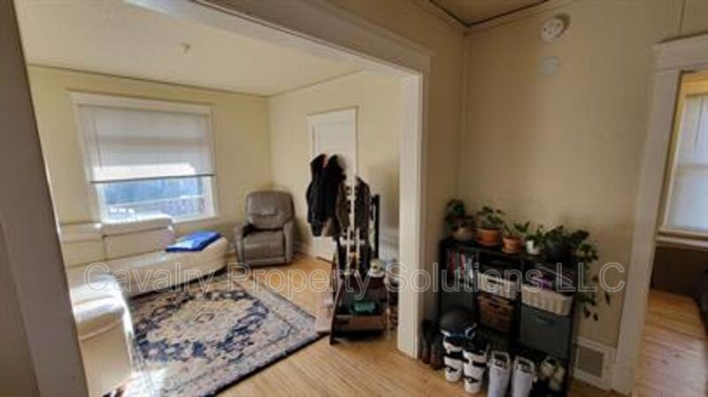 Duluth House: 617 E 8th St