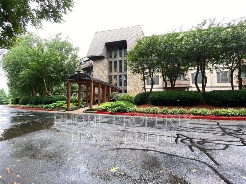 Atlanta House: 1418 Highland Bluff Drive