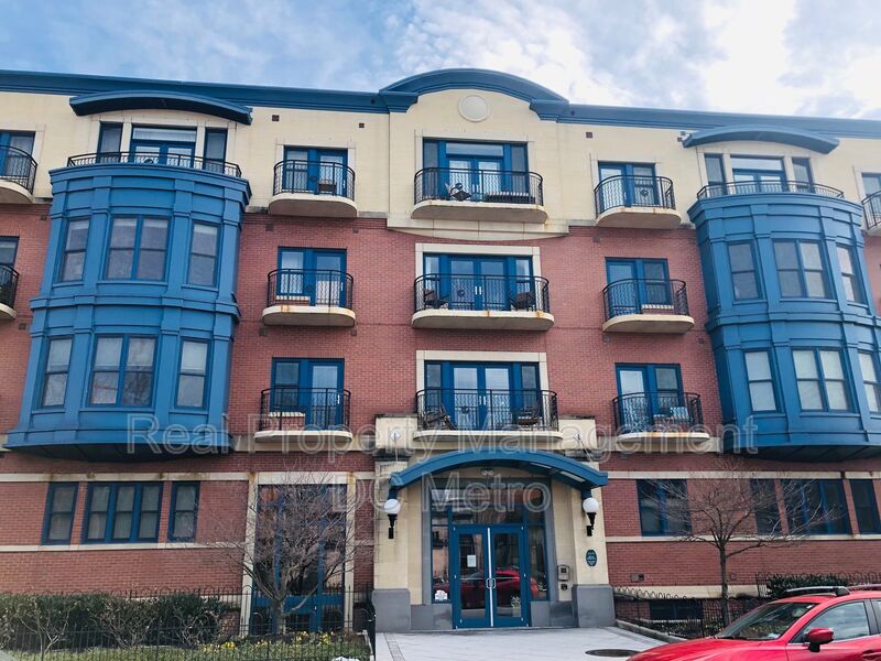 Washington Condo: 401 13th St. NE