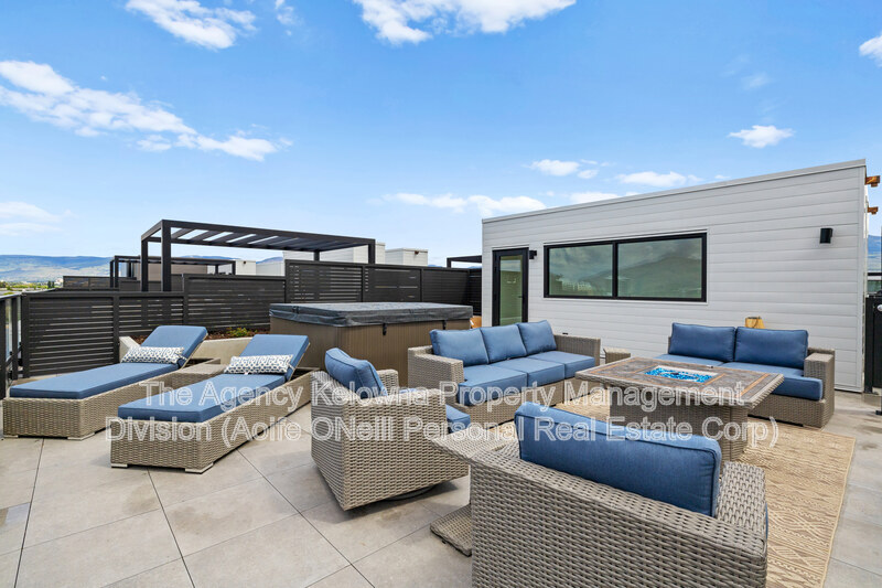 Kelowna Condo: 3389 Lakeshore Rd