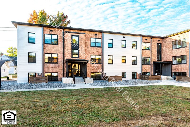 Fort Wayne House: 1823 Griswold Drive L11