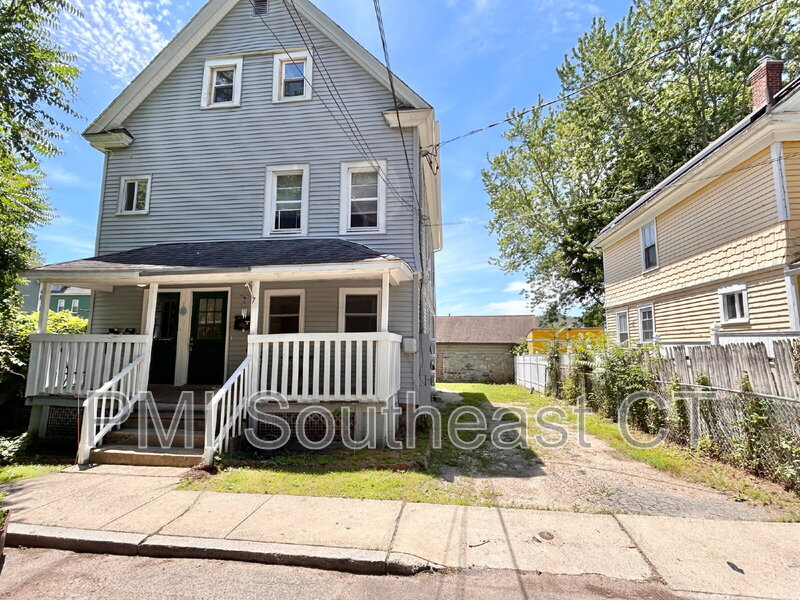 New London Condo: 7 Griswold Court