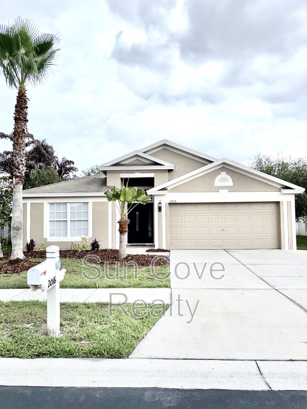 Wesley Chapel House: 2016 Folkstone Pl