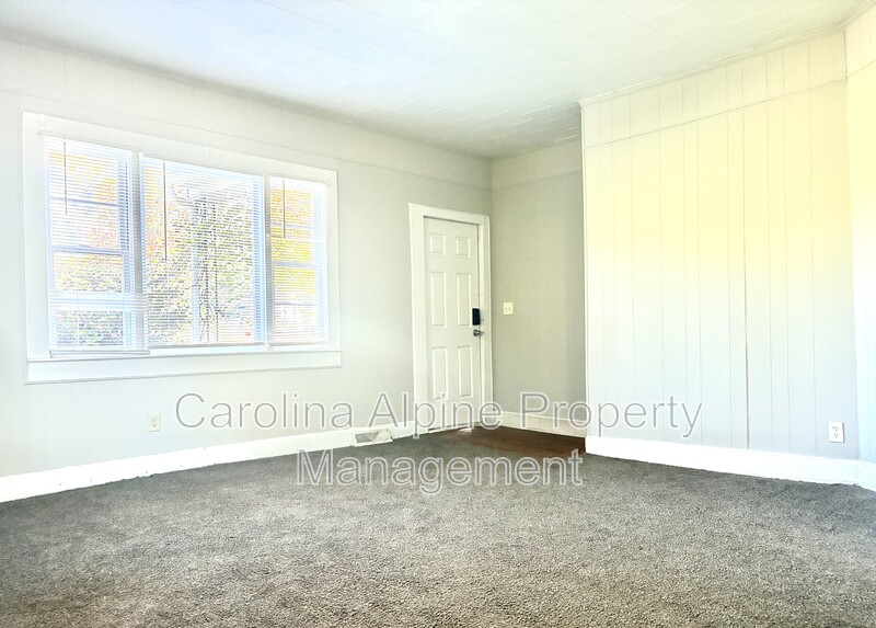 Gastonia House: 801 W 2nd Ave