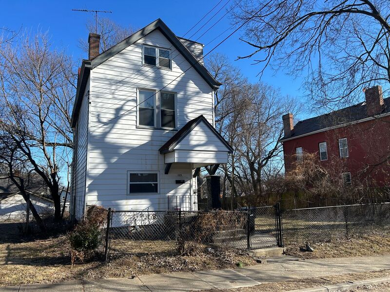 Cincinnati House: 1324 Beech Avenue