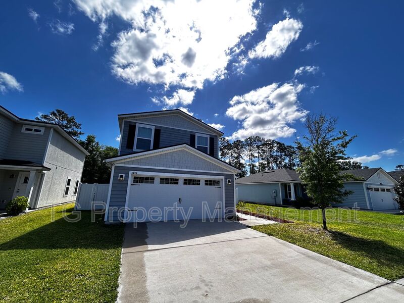 Jacksonville House: 5229 Walkers Ridge Drive