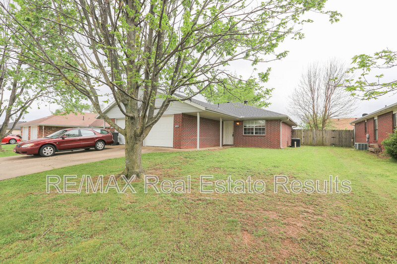 Rogers Condo: 2306 W Roselawn St