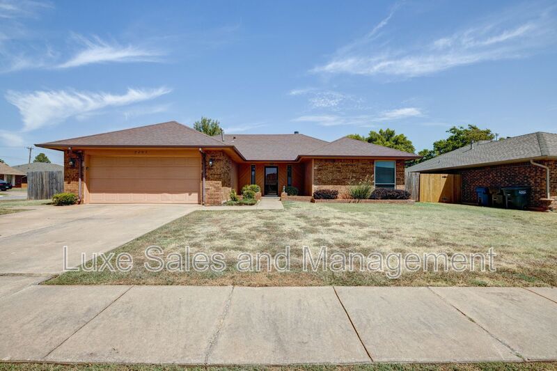 Edmond House: 2205 Basking Ridge Trail