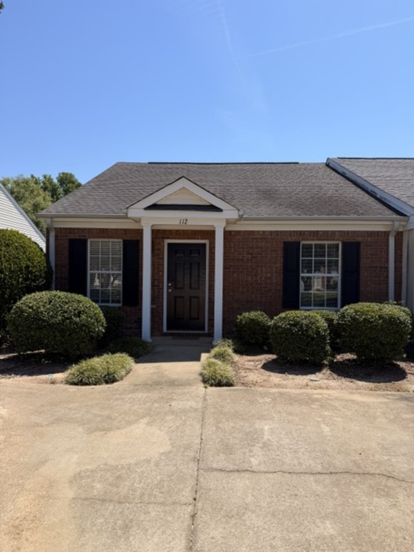 Lexington House: 112 Barrington Drive