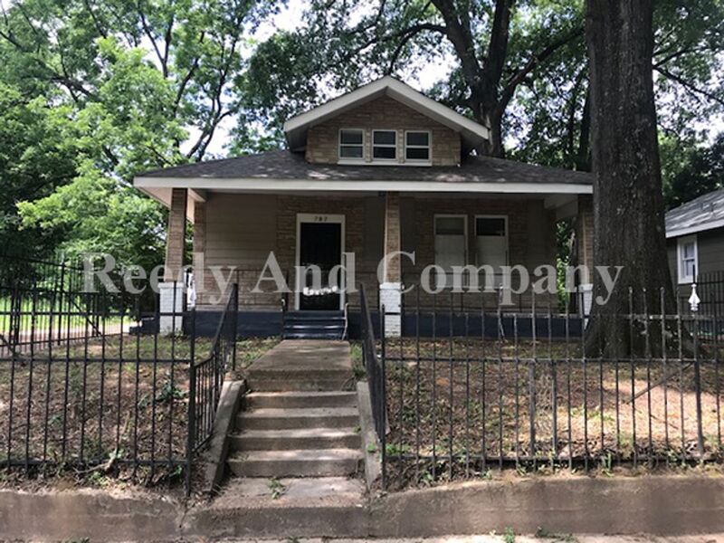 Memphis House: 797 Carson St