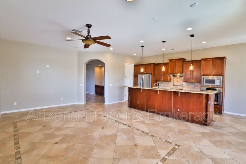 Phoenix House: 2021 W. Gloria Ln.