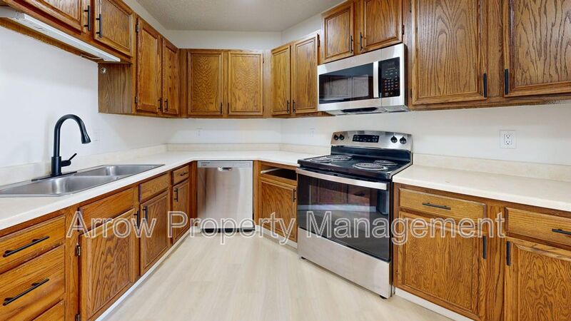 Bismarck House: 205 E Arbor-201G