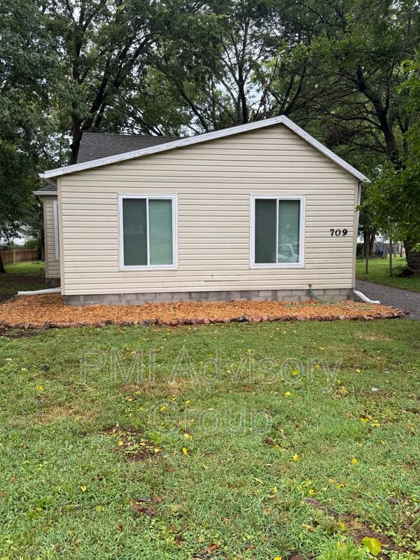 Topeka House: 709 SW Watson Ave