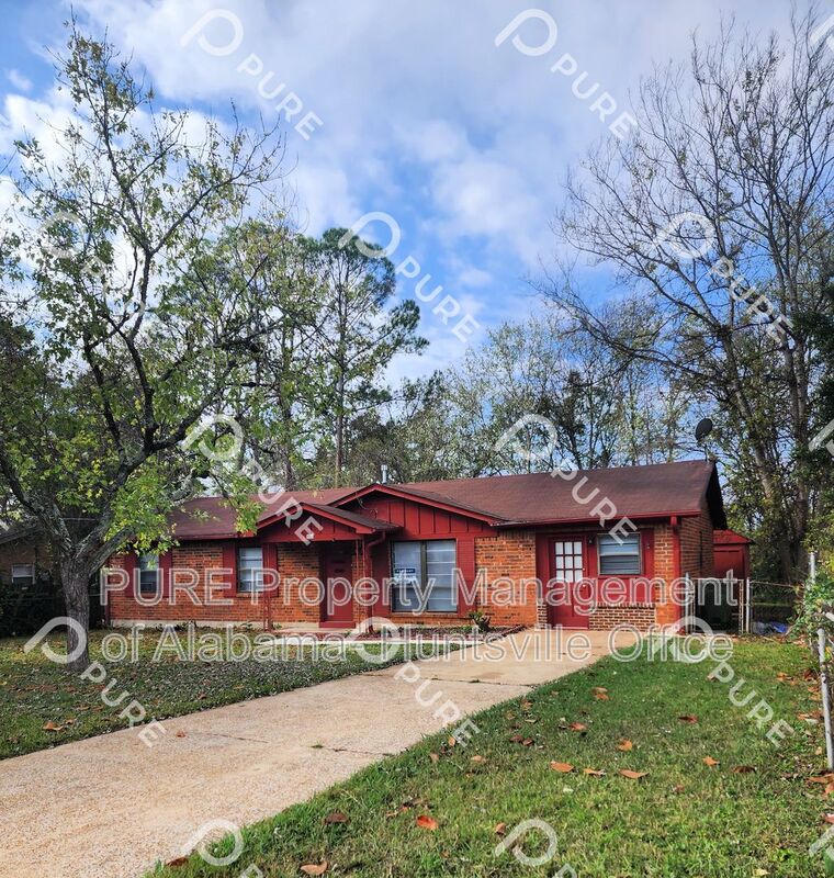 Huntsville House: 14020 Wyandotte Drive