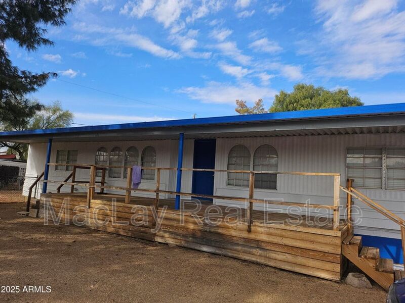 Mesa House: 720 S. 97th Place