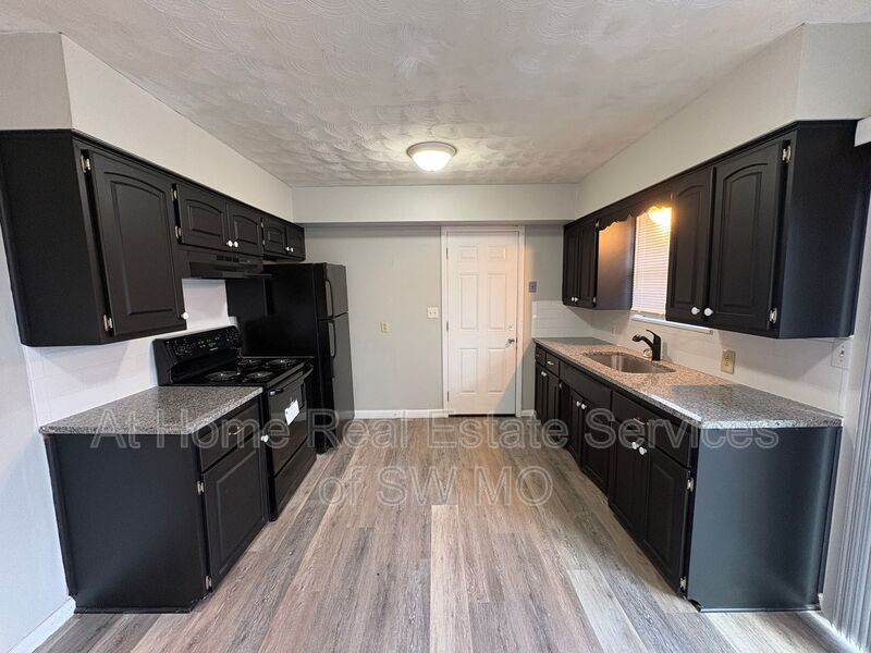 Springfield House: 1344 S Prince Ln