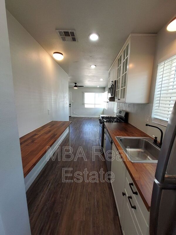 Phoenix House: 4248 N 12th St