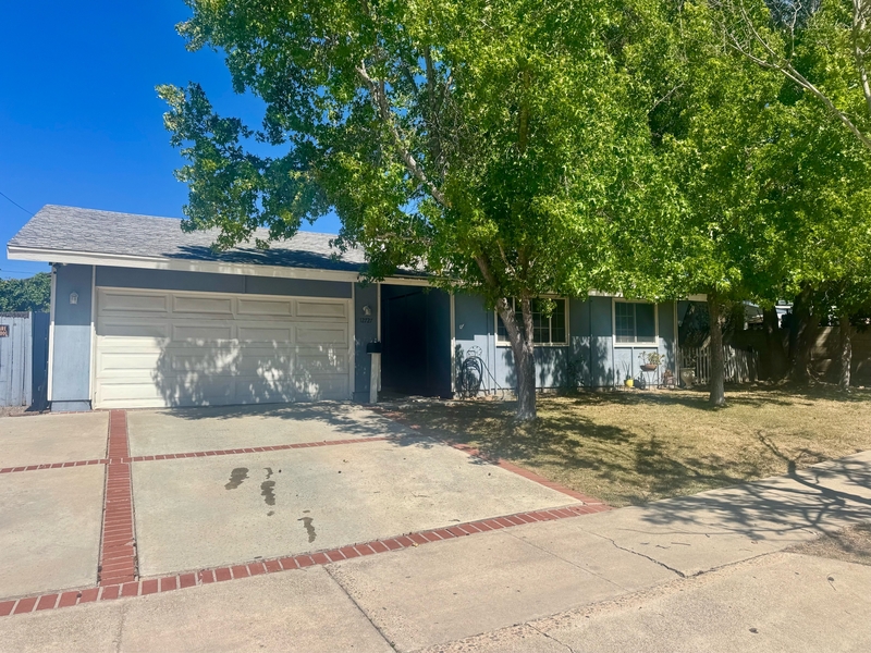 Poway House: 12727 Neddick Avenue