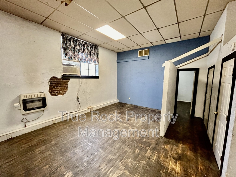 Ada House: 208 E MAIN, APT #2 (BILLS PAID- not including tv or wifi)