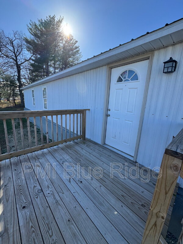 Hendersonville House: 40 Friendly Cir