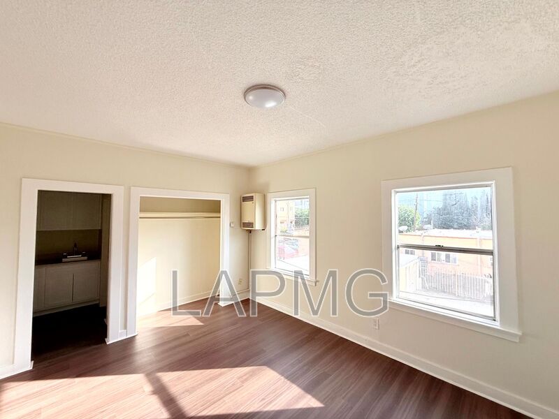 Los Angeles House: 1614 N. Kenmore Avenue