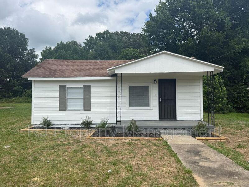 Memphis House: 3742 Berry Ln