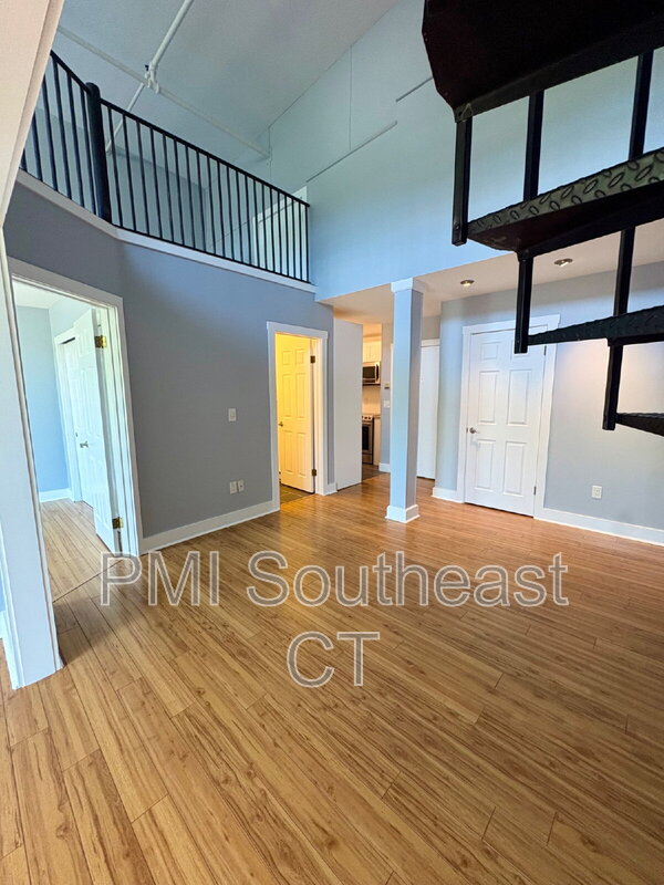 Pawcatuck Condo: 4 Coggswell St