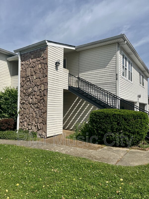 Nashville Condo: 810 Bellevue Rd