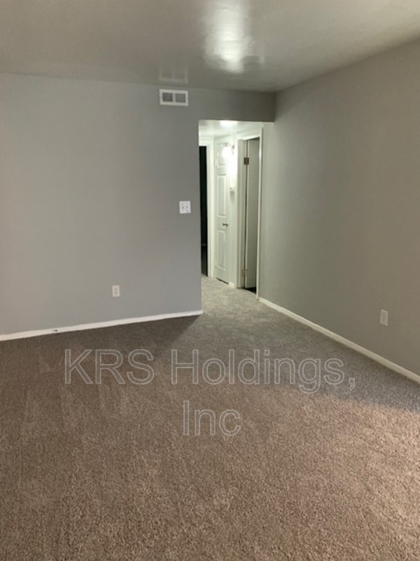 Richmond Condo: 1235  Nelson St