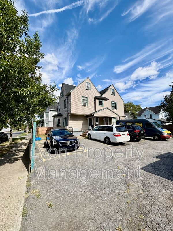 Providence Condo: 250 Massachusetts Ave